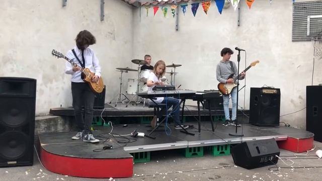 Comfortably Numb - Live at Cassiopeia Klub смотреть онлайн