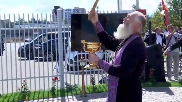 Памятник Сталину освятили в Великих Луках смотреть онлайн