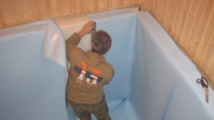 Монтаж пленки ПВХ в бассейне - Работа Мастера. Как сварить шов у пленки бассейна своими руками