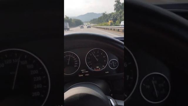 Top speed BMW 330 Li vs BMW 320 i M sport смотреть онлайн