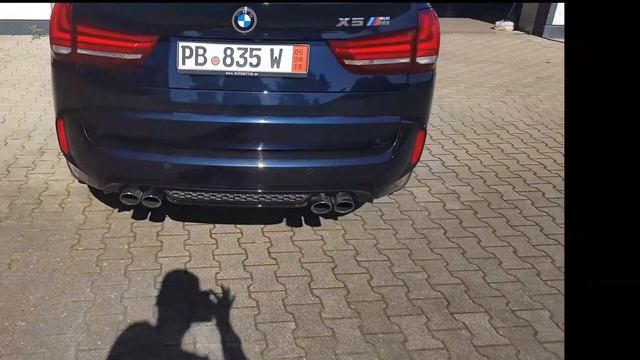 M5 vs X5 M vs TESLA S !!! -Sound Battle - 4K VIDEO AND SOUND EXHAUST смотреть онлайн