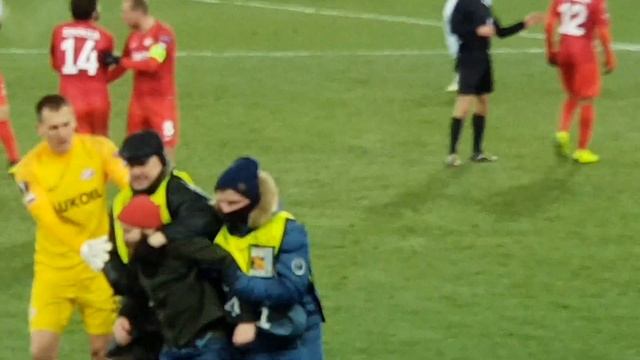 CRAZY PITCH INVADER | Europa League | Spartak Moscow vs. Rapid Vienna смотреть онлайн