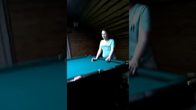 Сеня и Зоя рубятсяв бильярд