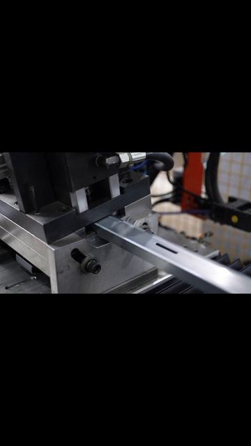 How are garage door tracks made? смотреть онлайн