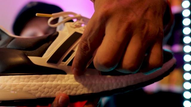 Adidas Ultraboost All-Terrain vs Yeezy 350 Beluga l Todo el poder del Boost por menos de $200 dlls! смотреть онлайн