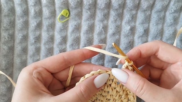 Сумка из рафии крючком (ч.2) | Crochet Bag Pattern (Part 2) смотреть онлайн