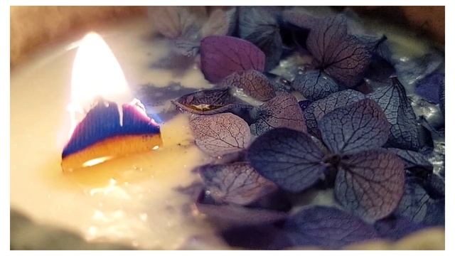 Ложь может так маскироваться под истину, что ты забываешь о том факте, что она — ложь. Ошо