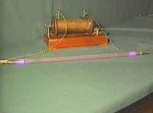 Физика. Опыты. Электричество и магнетизм. Самостоятельный разряд в газах. Тлеющий разряд