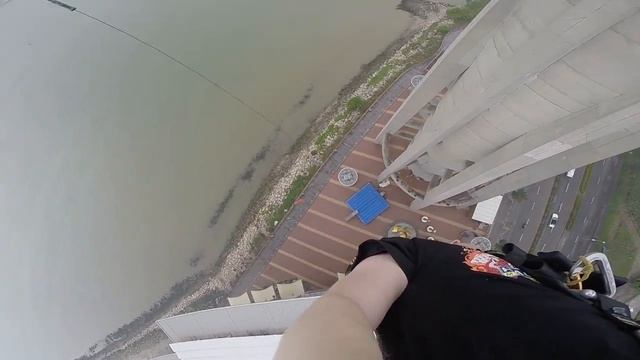 Macau Tower bungee jump смотреть онлайн