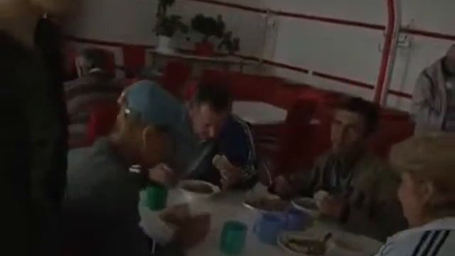 Славянск, 21 06 2014, Народное ополчение организовало питание Карла Маркса 31, Мила смотреть онлайн