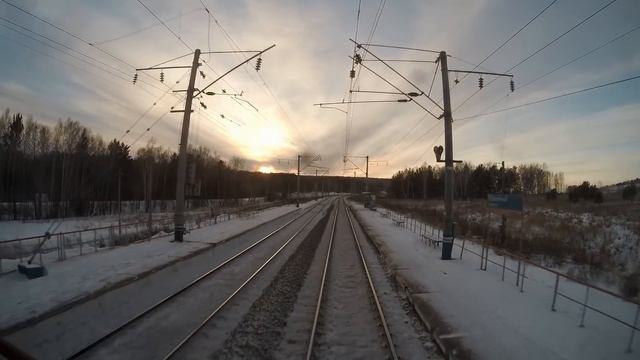Поездка в электровозе зимой по Транссибу смотреть онлайн
