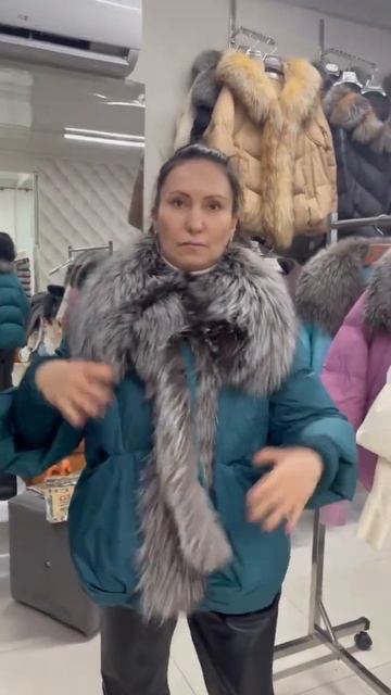 Пуховичок с обалденным мехом и объёмными кармашками! смотреть онлайн