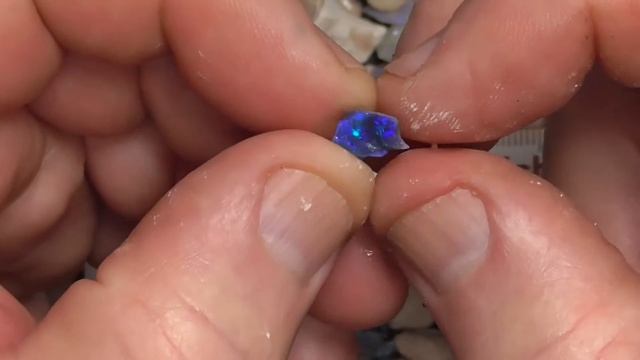 Ro2244 - Seam Opal Parcel from Lightning Ridge, Australia смотреть онлайн