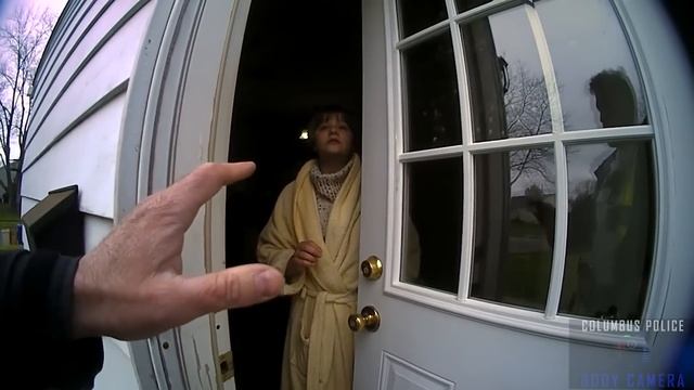 Girl calls 911 yelling that she pays their salary. смотреть онлайн