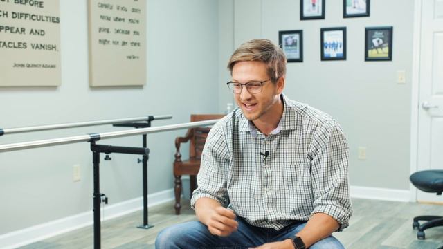 Mercer alumnus makes prosthetic for a puppy missing a paw смотреть онлайн