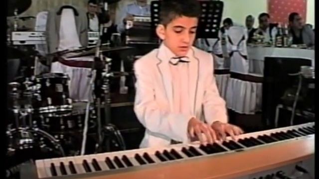 Heshim Heshimov.Kicik toyunda ez ifasi смотреть онлайн