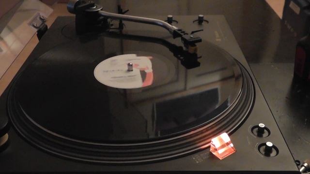 Turntable Technics SL-1410 Play: Sniff 'n The Tears - Driver's Seat (45 rpm Maxi Single 12") смотреть онлайн