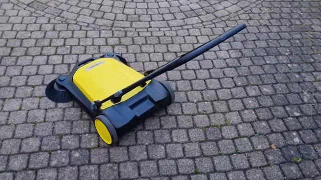 Laub effizient entfernen mit der Kehrmaschine S 4 Twin von Kärcher смотреть онлайн