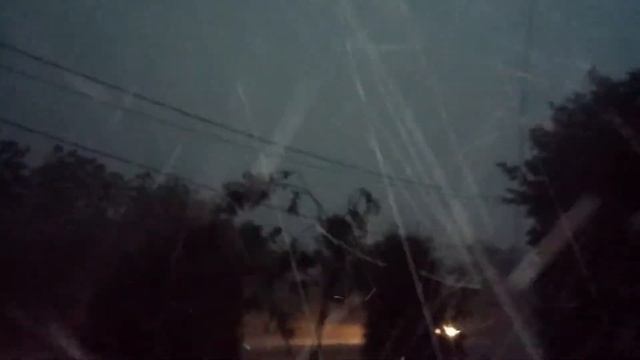 Сильный ветер дождь и гроза смотреть онлайн