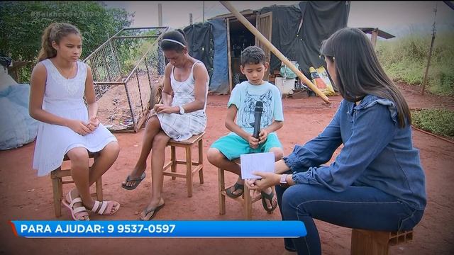 MENINO DE 10 ANOS TRABALHA SOZINHO PRA SUSTENTAR A FAMÍLIA - PARA AJUDAR: (62) 99537-0597