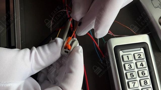 Подключение электромагнитного замка к кодонаборной панели SafeEnvir SF-600WE смотреть онлайн