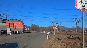 RailWay. Railroad crossing. Electric locomotives with gondola cars / Электровоз с полувагонами