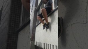 ШКОЛЬНИК СБРОСИЛСЯ С 9 ЭТАЖА