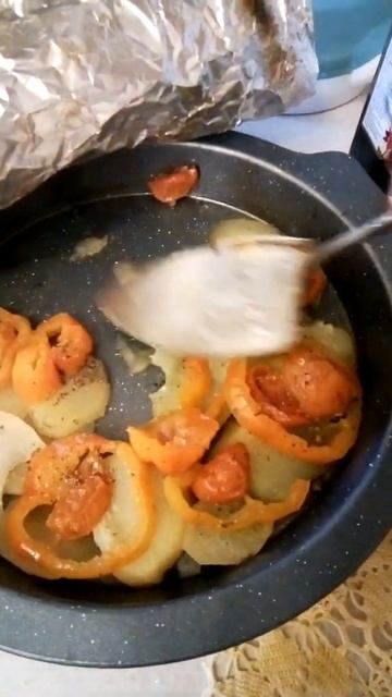 Картофель с перцем и помидором под фольгой🍅🌶/огурец с острым красным перцем и гранатовым соусом