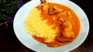 Вкусный ужин! Гуляш из свинины с подливкой и картофельное пюре быстро и просто