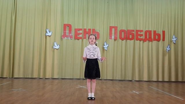 Ярослава Шатова читает стихотворение "Баллада о банке варенья" смотреть онлайн