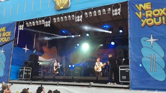 A’Z Bus (Южная Корея). Фрагмент выступления (Live, V-ROX, 30.08.2015) смотреть онлайн