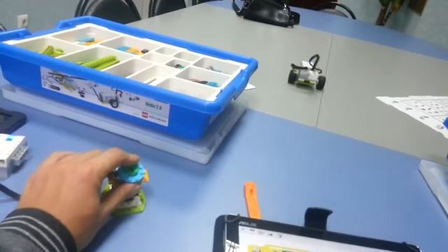 Робототехника Машина и джойстик Начало смотреть онлайн