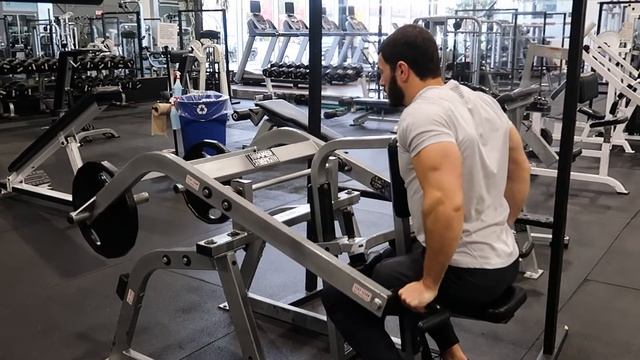 Seated Dip Machine - Plate-Loaded смотреть онлайн