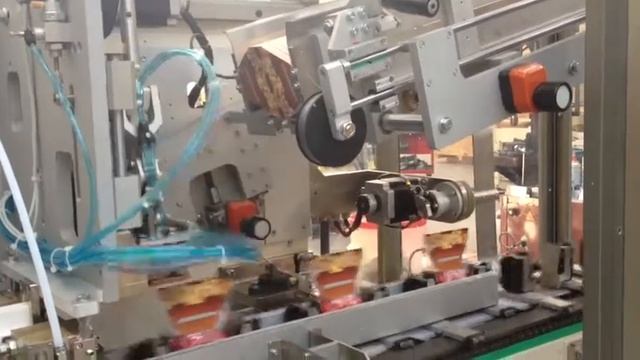 Упаковочная машина с штамповкой картонной накладки смотреть онлайн