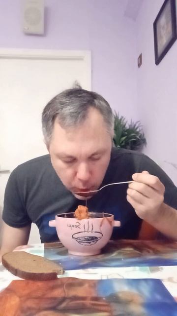 ASMR. КУШАЮ ДОМАШНИЙ БОРЩ