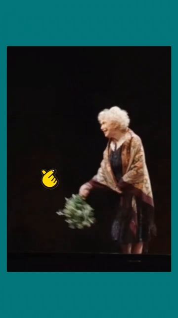 Цветы или деньги?! 🍀🌹#букетцветов #флористика #цветы #театр смотреть онлайн