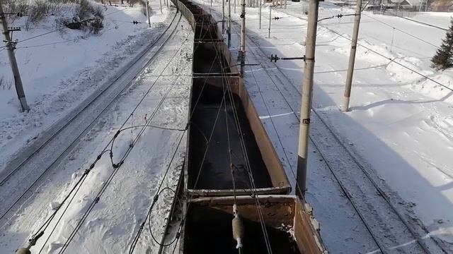 2ЭС10 с грузовым поездом