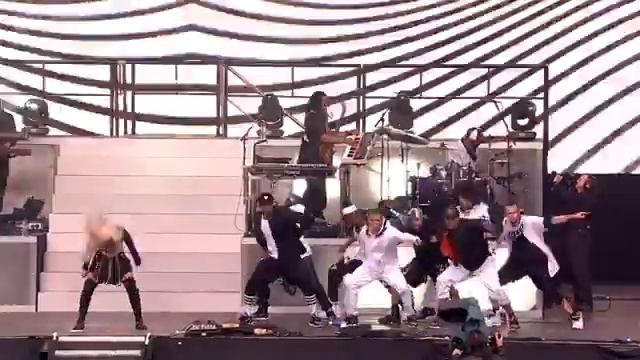 Rita Ora - Poison (Live @ Radio 1's Big Weekend) смотреть онлайн