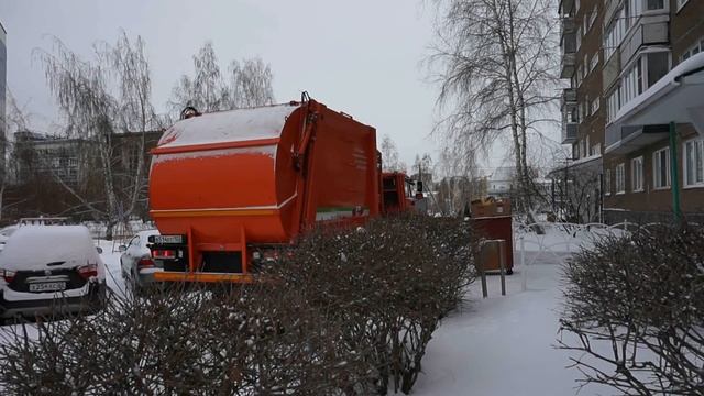 Мусоровоз МК-4555-06 на шасси КамАЗ-53605-A5 (В 514 ЕС 122). Работа. / Kamaz Garbage Truck.