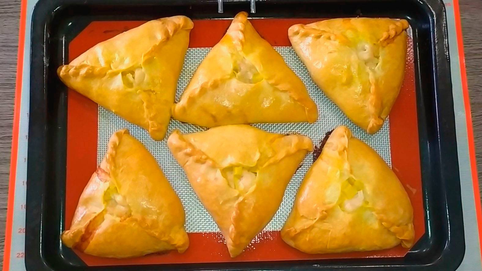 КУРНИКИ с курицей и картошкой | Тесто на сметане без дрожжей | Быстро и очень просто смотреть онлайн