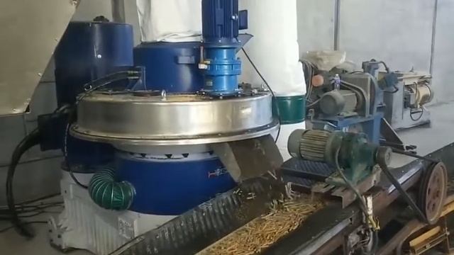 crusher machine pallet line Capacity is 5- 10 tons per hour Material is wood waste смотреть онлайн