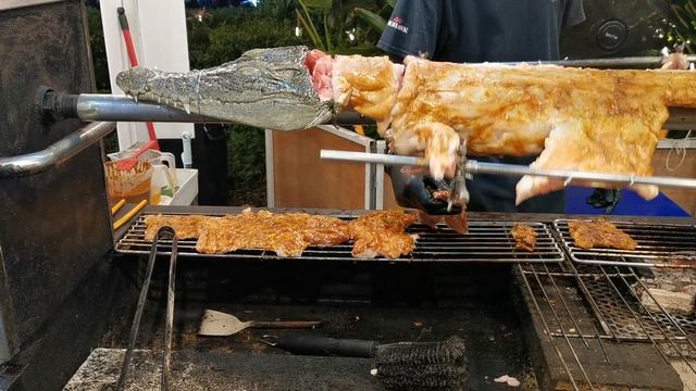 Приготовление крокодила - около Central Pattaya