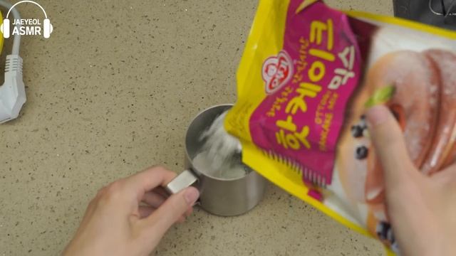 ASMR ICE CREAM BLUE PORORO JELLY RECIPE PARTY 직접 만든 블루 뽀로로 젤리 먹방 DESSERTS MUKBANG EATING SOUNDS 咀嚼音 смотреть онлайн