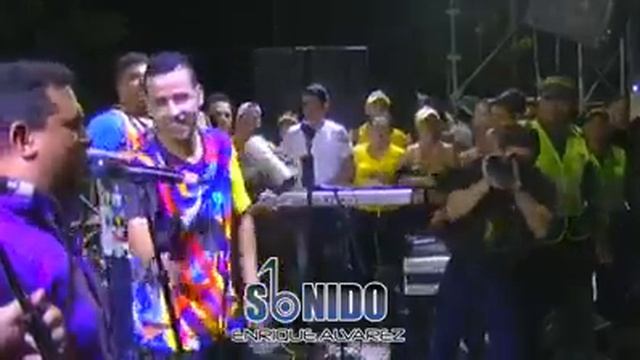 Martin Elías, quien admira a su corista Erick смотреть онлайн