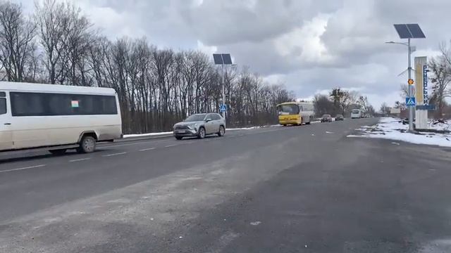 Евакуаційна колона із Сум вʼїхала на Полтавщину смотреть онлайн