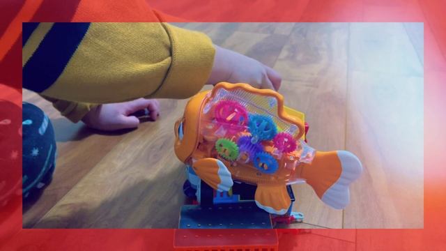 TOLA HAVING FUN WITH HIS TOYS THOMAS THE TRAIN AND SANTA MONICA смотреть онлайн