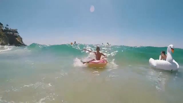 Flamingo Floatie Summer Vibes! смотреть онлайн