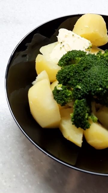 2/04.01.2023=Среда=ну а это другая  порция=картофель+брокколи