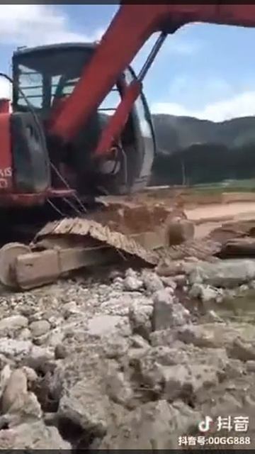Замена цепи лент на экскаваторе смотреть онлайн