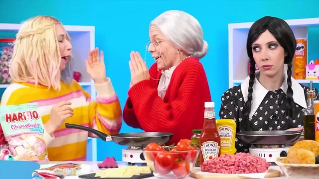 Кулинарный Челлендж: Уэнсдей Против Бабушки | Съедобная Битва KiKi Challenge смотреть онлайн